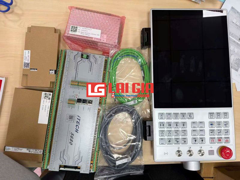 4. TECHMATION iTECH 5680  - Bộ điều khiển máy ép nhựa